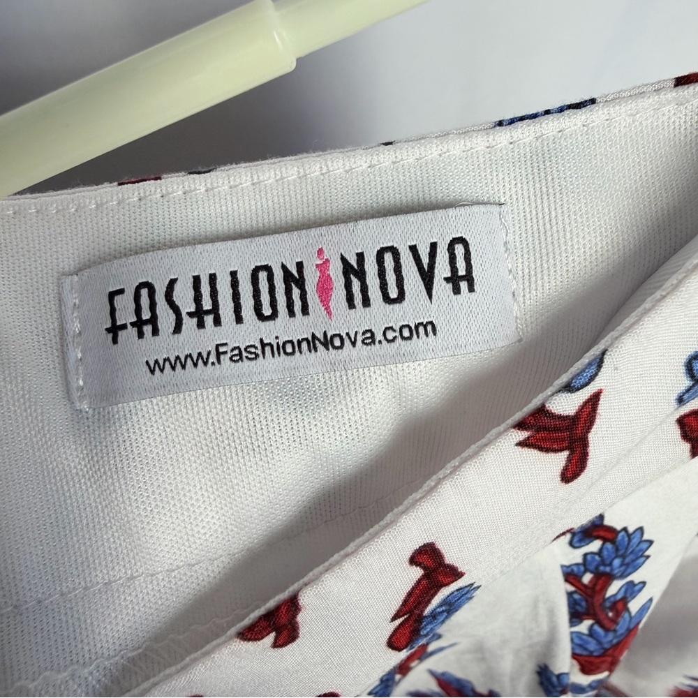 Fashion Nova White and Burgundy Floral Skorts, Women’s Large - Picture 3 of 10